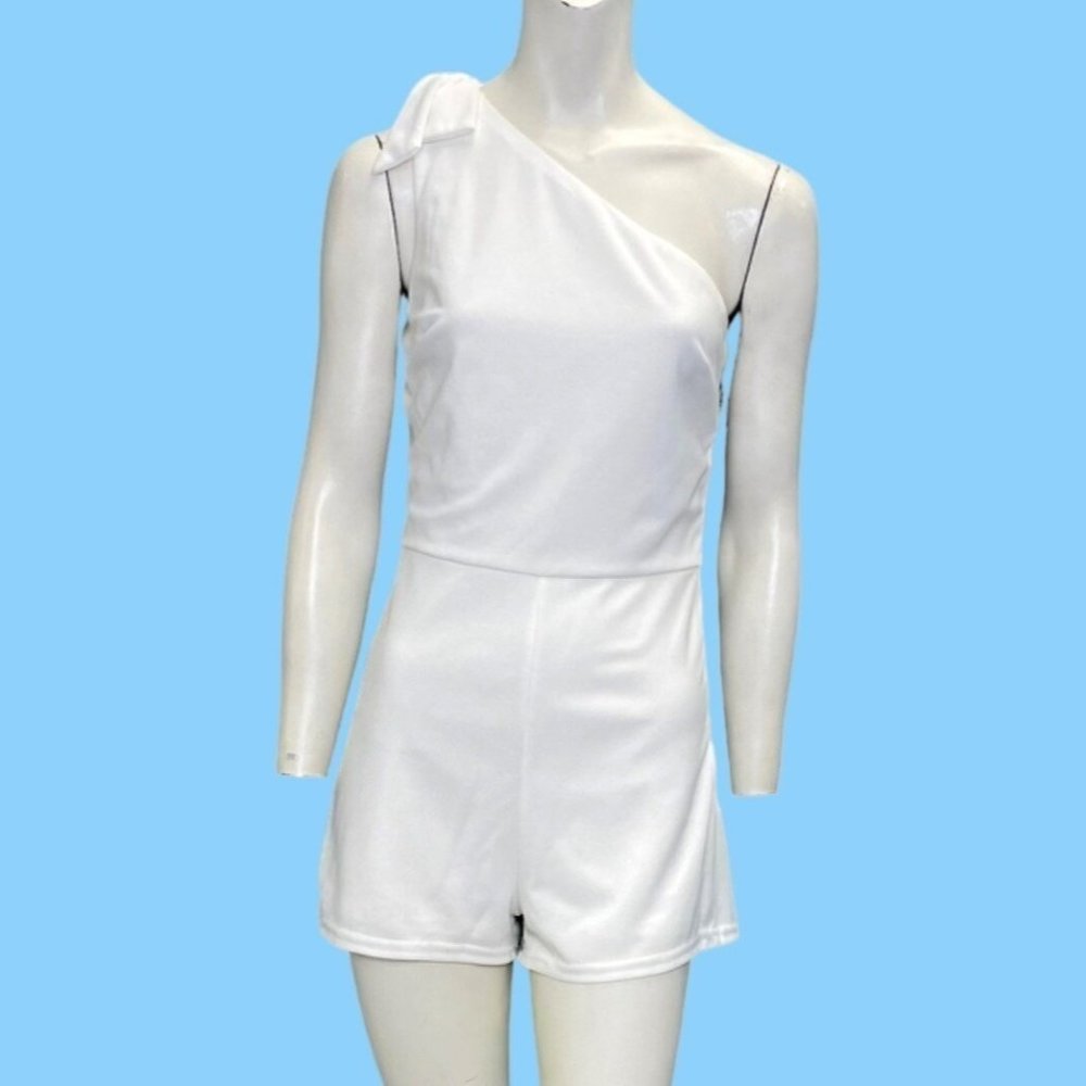 She + Sky One Shoulder Self Tie Strap Romper White Size Small NWT